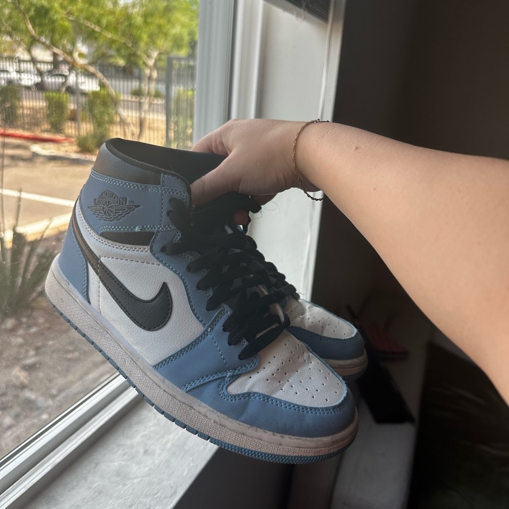 Air Jordan 1 Retro High OG 'University Blue'